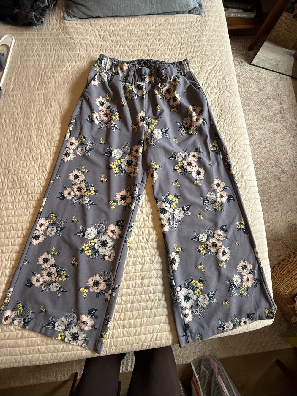 Torrid Gray Floral Wide Leg Pants Size 0 Elastic Waist